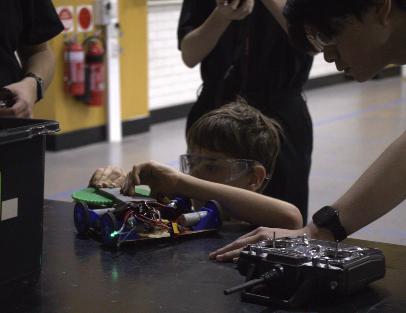 MechMayhem students building robots